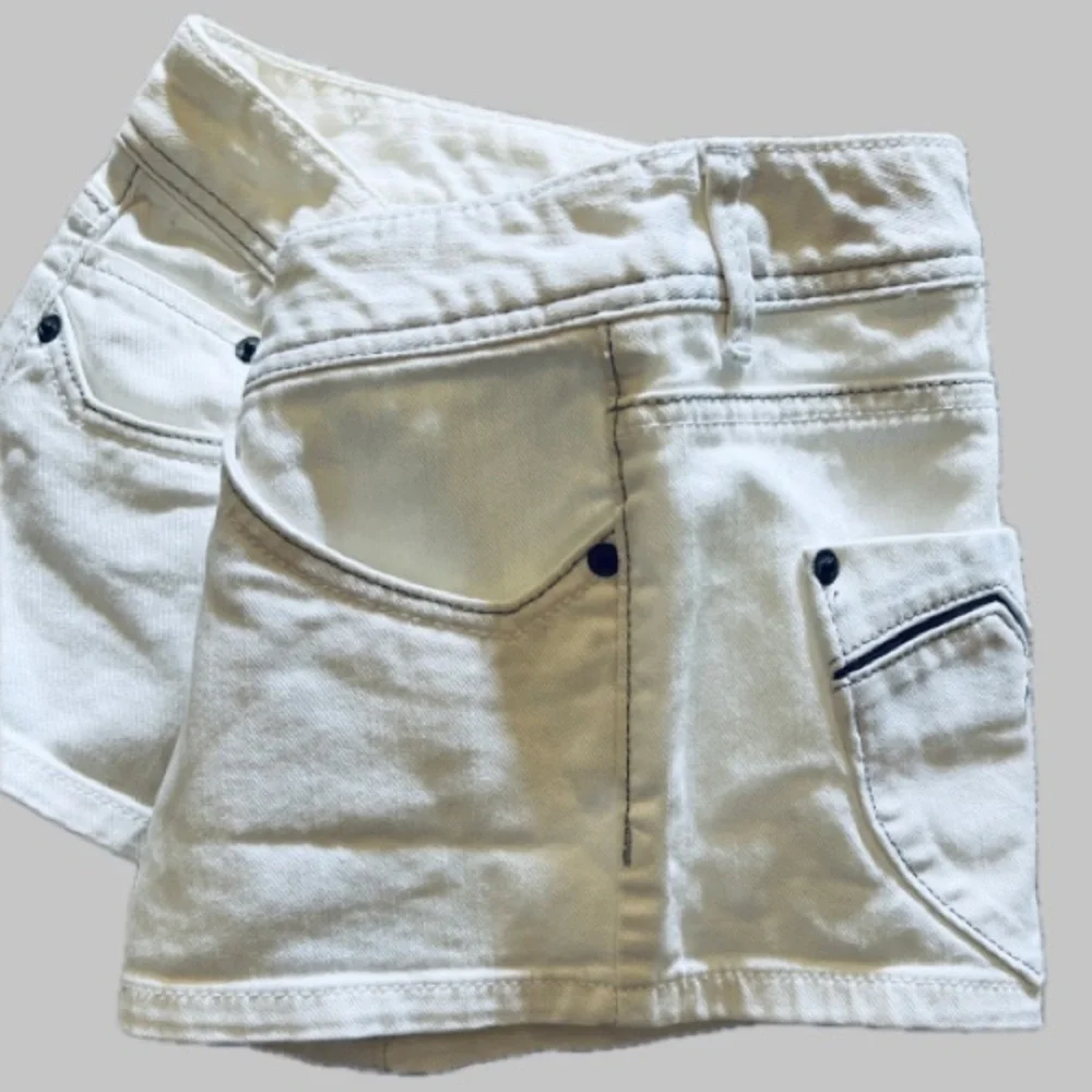 X2 Quality Denim White Jean Shorts Size 4 - Picture 4 of 5